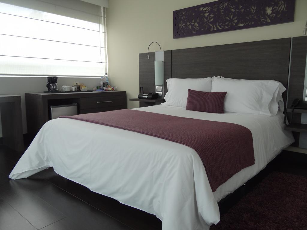 Hotel Bh El Poblado Medellín Zimmer foto